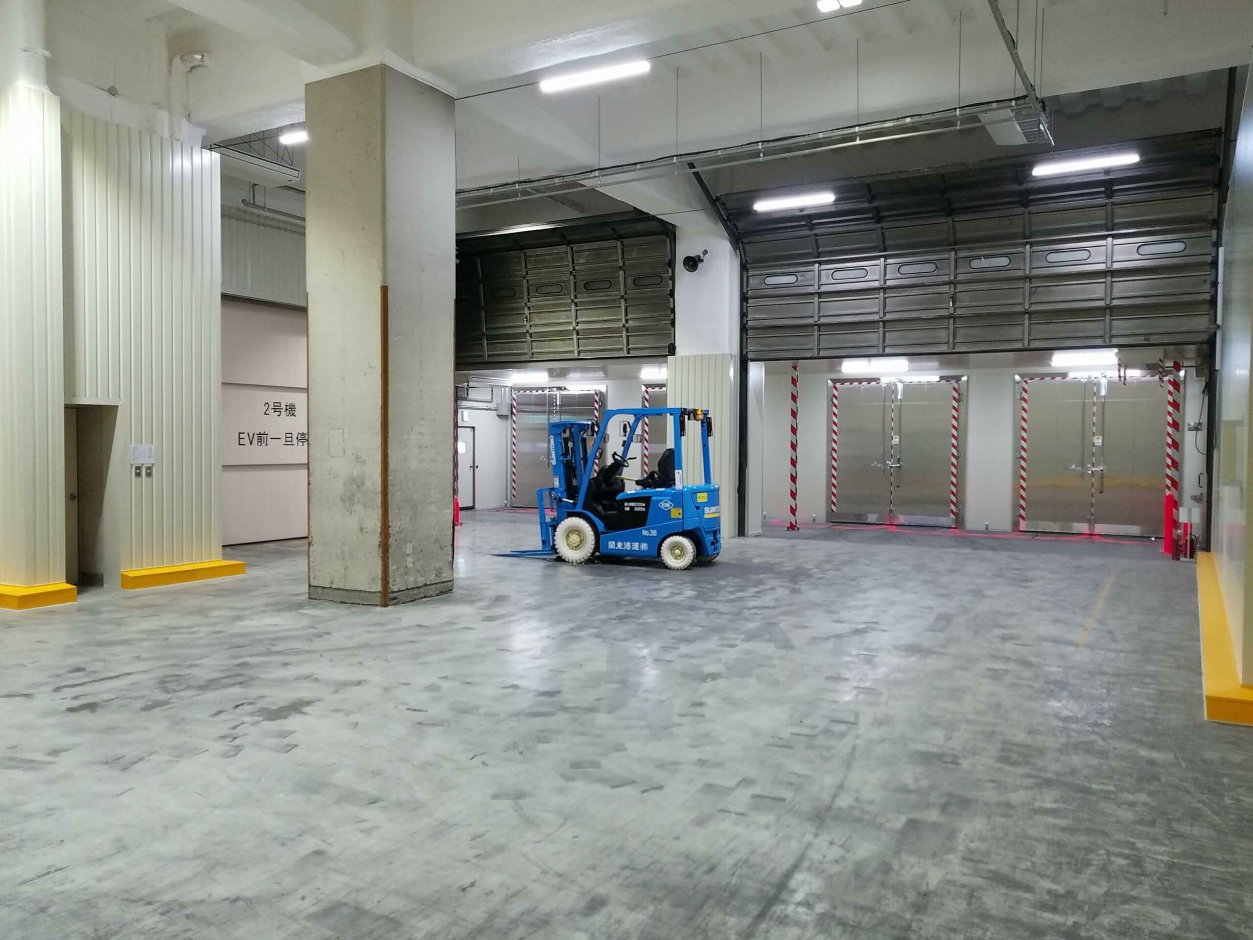 StarMax.のファインワインセンターの荷捌きエリア